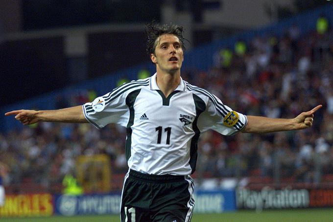 Slovenijo je pred četrt stoletja popeljal na prvo veliko nogometno tekmovanje, nato pa na Euru 2000 proti ZR Jugoslaviji na znameniti tekmi v Charleroiju dosegel še zadetek. | Foto: Reuters