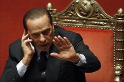 Berlusconi se je odpovedal mobitelu