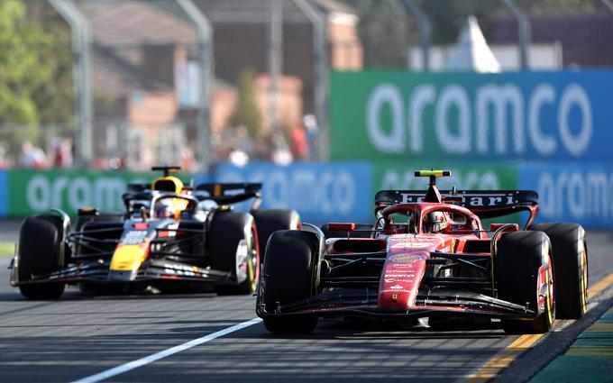 Carlos Sainz je 15 dni po operaciji slepiča zelo hiter, a vprašanje, ali bo lahko zdržal napore 58 krogov dolge dirke. | Foto: Reuters
